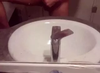 Young guy jerks off solo 😏