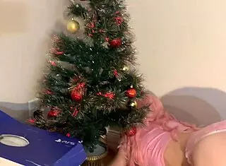 Step Dad Eats and Fucks Step Daughter Under Christmas Tree