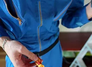 oh what a handyman cleaned the air conditioner and the girls' holes with his tool in the dorm