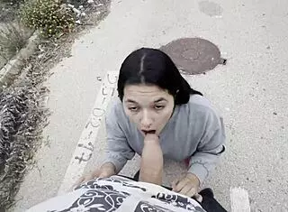 She sucks me for 200 euros, damn! 💦