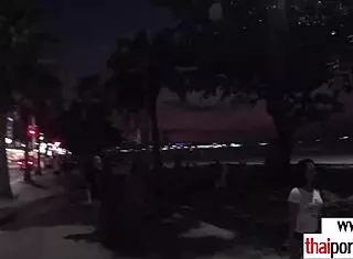 Таиландская тинейджерка 18+ Черри дрочит большой белый член чувственными руками