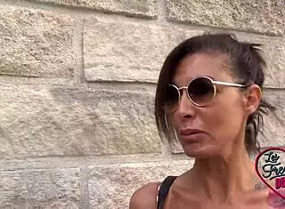 charlotte barmaid coquine de 40ans with sexy tattoos