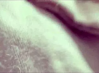 Spanje se spremeni v divje s hčerino prijateljico Elly Clutch in Alex Adams. Popolna punca dobi akcijo z ogromnim kurcem