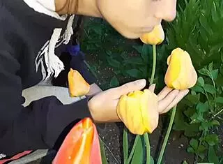 My girlfriend says my pussy smells better than tulips and licks it to orgasm 😍