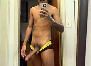 Wow, Parte 2 Novinho Roludo Batendo Punheta Com Monster Cock!