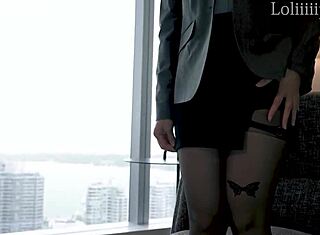 Wyprawa służbowa: Gorąca azjatycka koleżanka w rajstopach szaleje