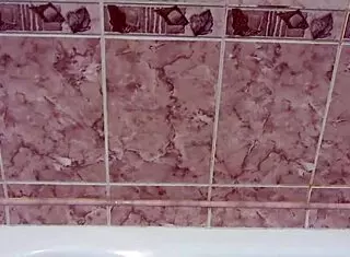 Watch this milf pissing in bath, close-up fetish compilation!