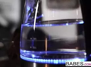 فوكسي دي تأخذ نيك طيز أنيق من تيمو هاردي 😍