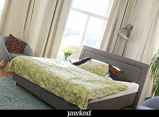 Чувак, официант-джок Дэн Грей получает бэребэк от твинка Тома Коннора! 😜