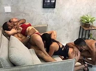 Morena Slut Invades Scene To Abuse Ninfetinha With Creampie