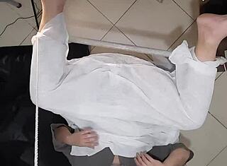 Уролог-доктор сходит с ума со страпоном на пациентке