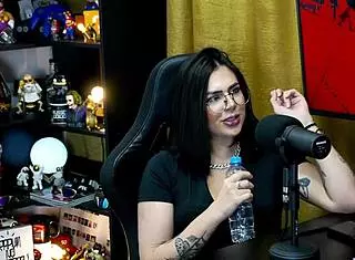 Ruan Shows Off His Cock to Lary Cubas in Public Outdoor Interview - Is It Big Enough?