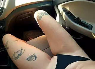 Taxi fare settled with unexpected close-up action