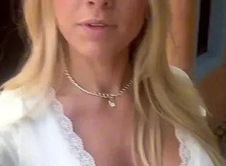 she sneaks in to bang me while i chill 😜