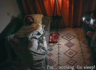 Hej, polusestra me molila da joj uzmem nevinost na seoskom odmoru! 😍