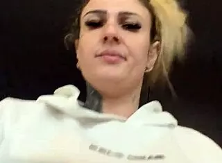 Saptona Spor Salonunda Şeffaf Tişörtle Terli Sert Meme Uçları Azdırıyor