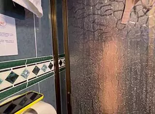 don't wanna be alone on valentine's, join me!