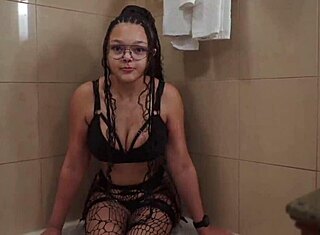 Kenapa remaja hitam 18+ anak tiri ni godam ayah tiri di katil hotel?