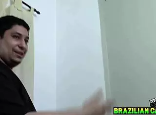 Marido convida amigo para foder sua mulher fogosa
