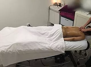 I’m obsessed with Sarah, young Indian college student, her sexy body during first massage was unreal