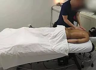 I’m obsessed with Sarah, young Indian college student, her sexy body during first massage was unreal