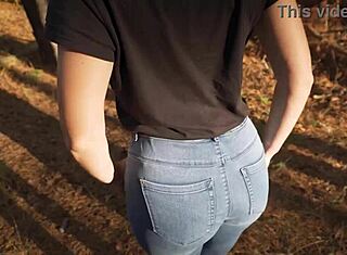 Milf Panas Goda Pantat Menggoda di Celana Jeans Hutan Ketat