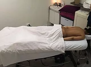I’m obsessed with Sarah, young Indian college student, her sexy body during first massage was unreal