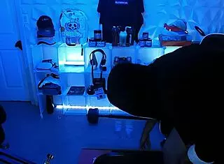 Hypnosis in dead end city blues.