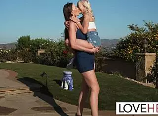 i worship the giantess's toes as her petite slave