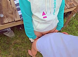 Запретное удовольствие от пеггинга с трусиками, наполненными спермой