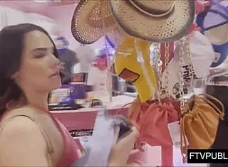 American Pornstar Flashes Nude Body In Public Mall Shop Outdoor