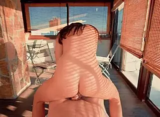 Damn! Waiter bangs hot MILF in restaurant!