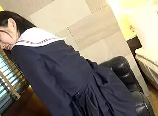 18歳日本美女、黒髪のビッグおっぱい