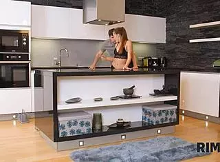 Rim4k Hubby Forgets Cash, Wife Pays with Sex