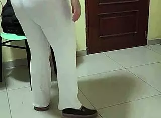 My madrastra's so hot on the street!