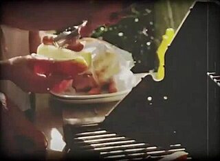 Foster tatt på cubansk sextape med store pupper blottlagt