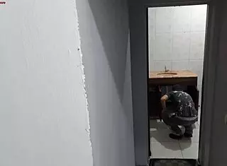 Wife cheats on husband with plumber in dirty talk and fucking