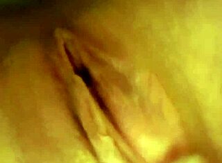 Salope 18+ jeune crève d'envie de la bite du vieux en elle