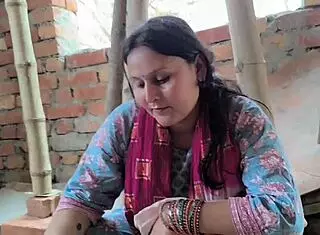 Chubby Women with Lipstick Bang Labor Contractor for Extra Cash.