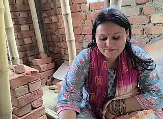 Chubby Women with Lipstick Bang Labor Contractor for Extra Cash.