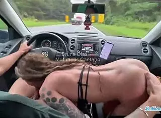 Yo, dei carona e ela chupou na estrada louca!