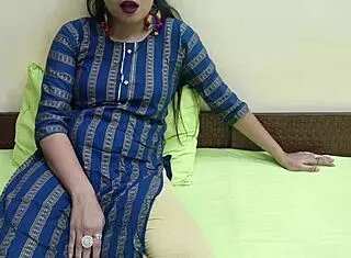 Indian Jija Bangs Sexy Saali Saarabhabhi6 in Bedroom with Hindi Audio