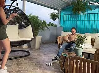 Андреа Кастро, рогата червенокоса фотографка, жадува големи цици акция! - Брайън Евансекс