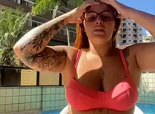 Ruiva rabuda da buceta inchada fazendo live!