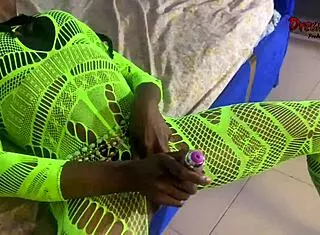 Does Vera know how to satisfy herself with her toy and a big dick? She uses her oiled body for blowjob and creampie in this homemade session.