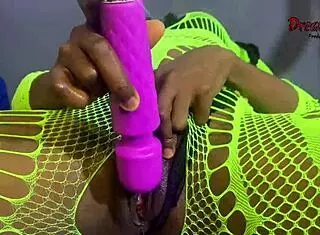 Does Vera know how to satisfy herself with her toy and a big dick? She uses her oiled body for blowjob and creampie in this homemade session.