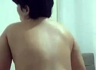 novinha traindo o namorado se exibindo pra outros homens 😏 wet pussy action