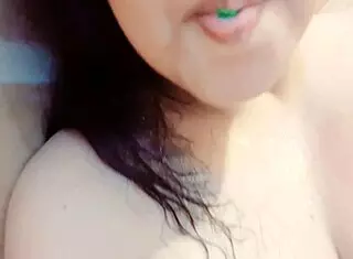 Jugando Carnaval Solita, Quiere Buena Verga