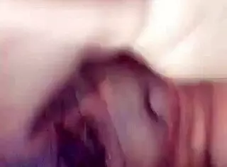 Tek başına mastürbasyon seansı detaylı olarak