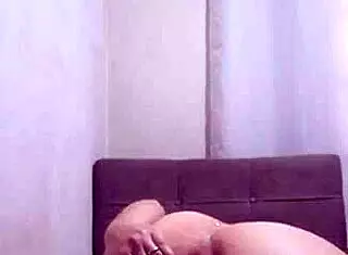 novinha traindo o namorado se exibindo pra outros homens 😏 wet pussy action